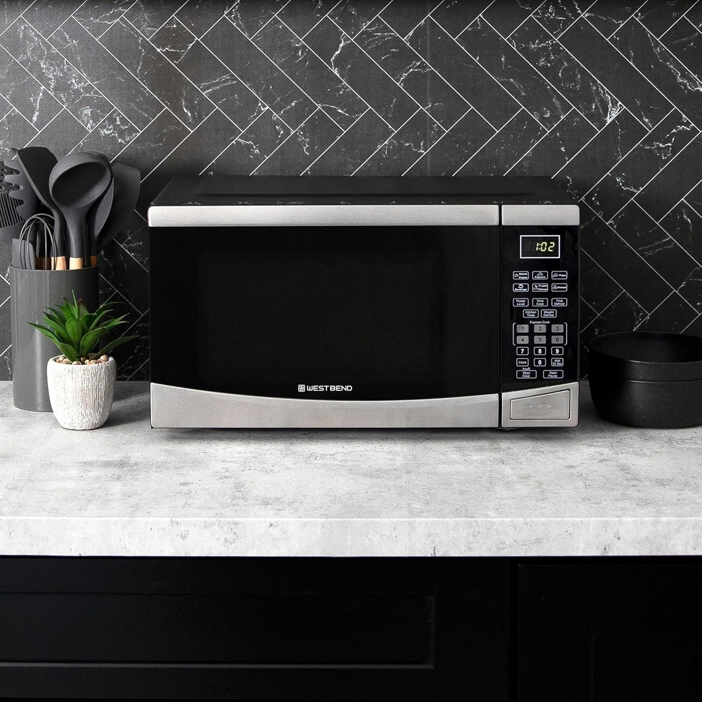 Microwave Oven, 900W, 0.9 Cu. Ft., in Stainless Steel