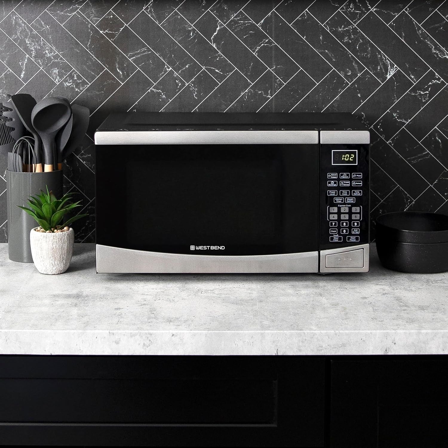 Microwave Oven, 900W, 0.9 Cu. Ft., in Stainless Steel