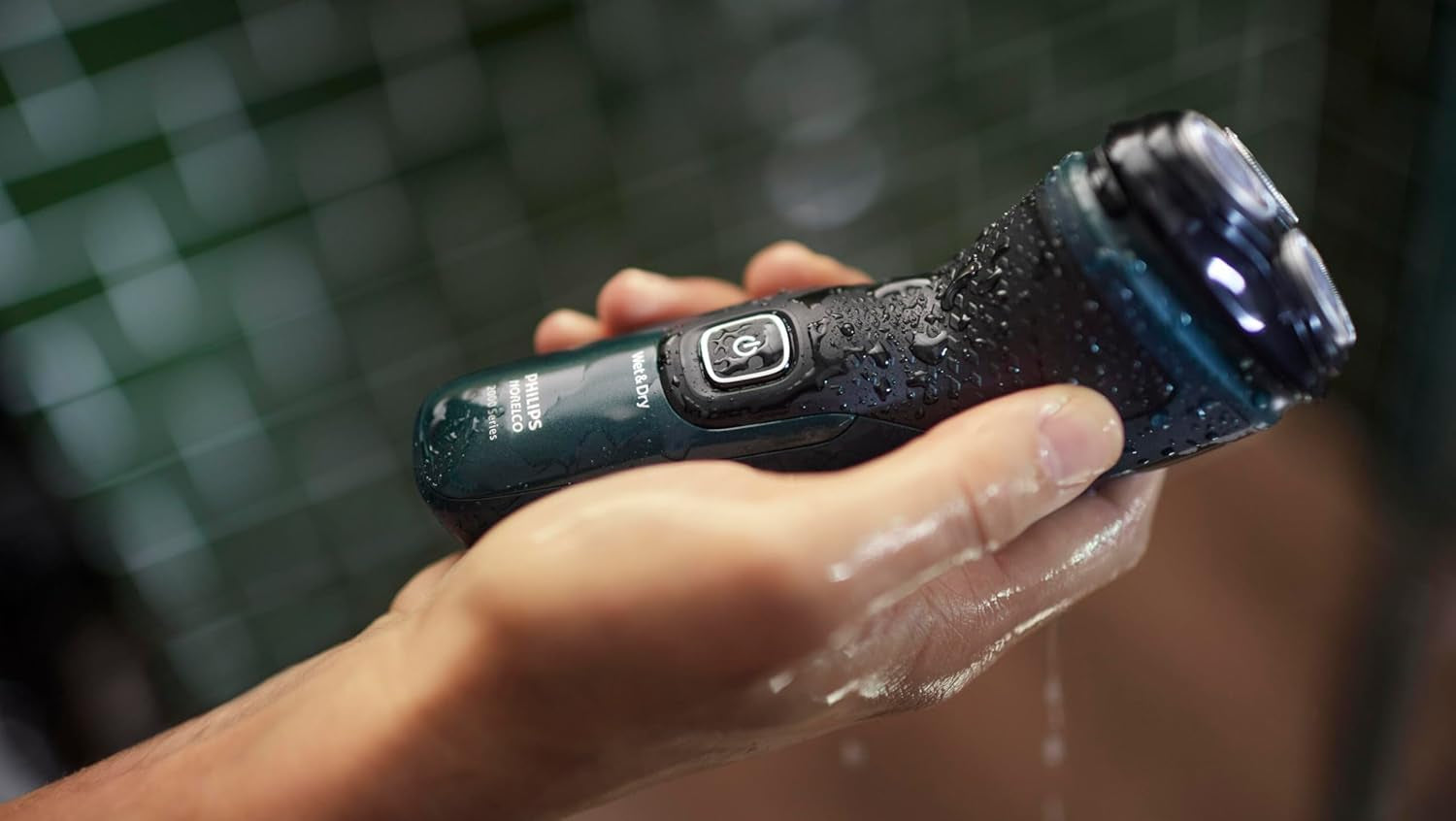 Shaver 2600 Series, Wet and Dry Electric Shaver, Pop-Up Trimmer, P-Cap, Travel Pouch, Dark Forest Green, Model X3052/91