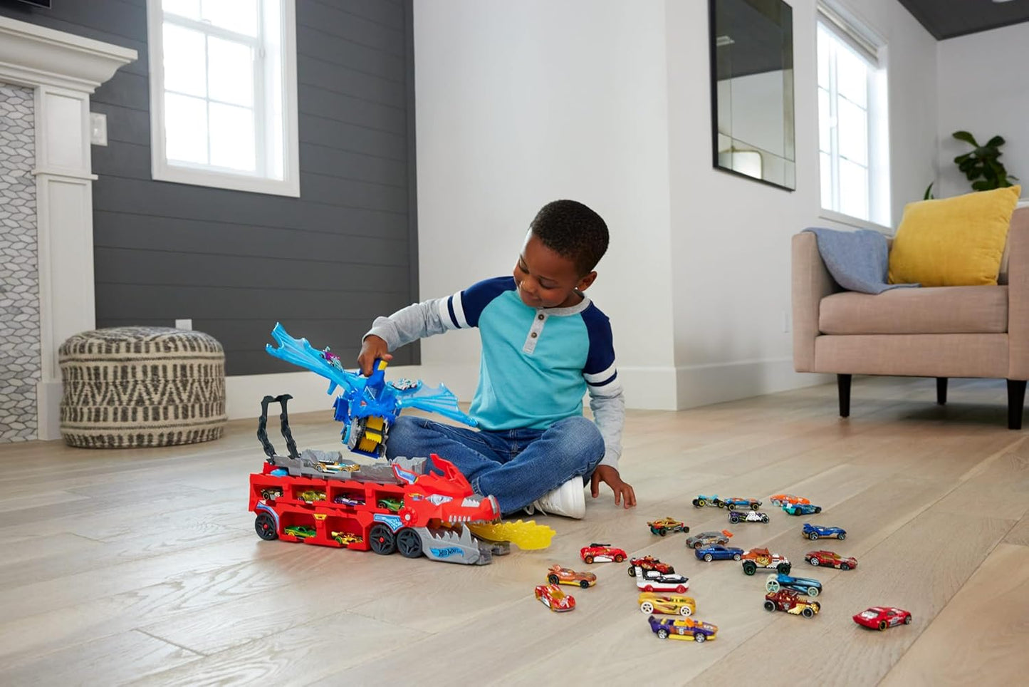 Hot Wheels City Ultimate Dual Dragon Transporter & 2 Die-Cast Cars New Toy Gift