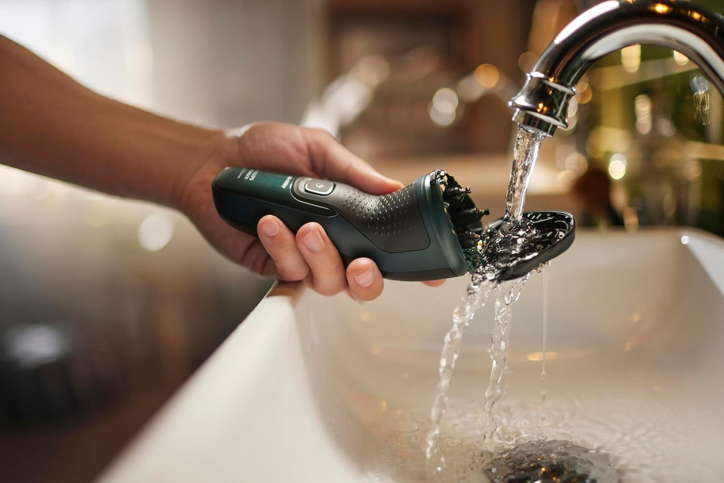 Shaver 2600 Series, Wet and Dry Electric Shaver, Pop-Up Trimmer, P-Cap, Travel Pouch, Dark Forest Green, Model X3052/91